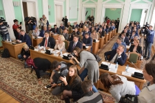 Работа шестого созыва началась под пристальным вниманием прессы