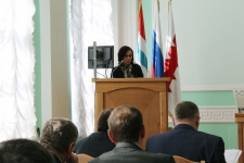 В конце заседания к депутатам за помощью обратилась жительница Омска