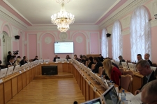 Комитет по вопросам ЖКХ рассмотрел вопрос о создании программы по льготному кронированию и сносу деревьев на территории школ и детских садов