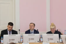 Депутаты Олег Афанасьев, Юрий Тетянников и Светлана Студеникина