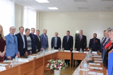 Встреча началась символично: с гимна России 