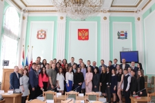 В полном составе