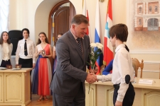 13 июня в горсовете состоялось торжественное вручение паспортов